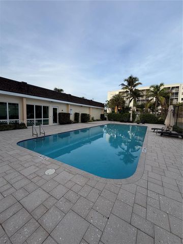 2761 NE 165th Ter 27, North Miami Beach, FL 33160
