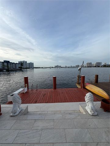 2761 NE 165th Ter 27, North Miami Beach, FL 33160