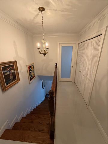 2761 NE 165th Ter 27, North Miami Beach, FL 33160
