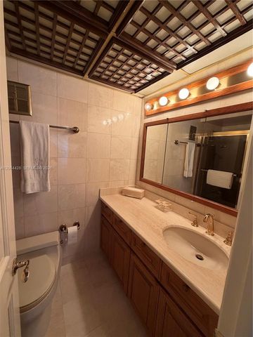 2761 NE 165th Ter 27, North Miami Beach, FL 33160
