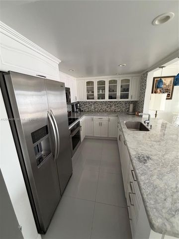 2761 NE 165th Ter 27, North Miami Beach, FL 33160