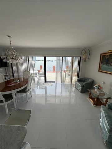 2761 NE 165th Ter 27, North Miami Beach, FL 33160
