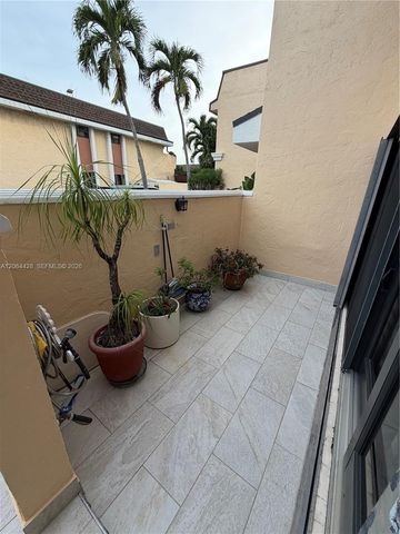 2761 NE 165th Ter 27, North Miami Beach, FL 33160