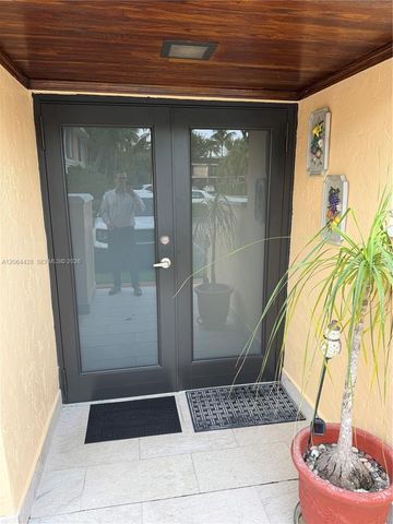 2761 NE 165th Ter 27, North Miami Beach, FL 33160