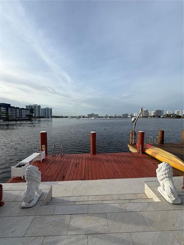 2761 NE 165th Ter 27, North Miami Beach, FL 33160