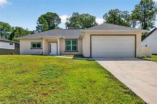 2010 Robert AVE, Alva, FL 33920