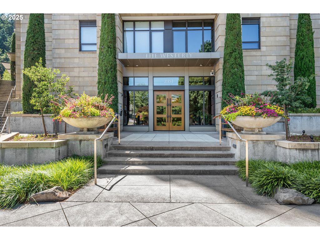 2351 Nw WESTOVER Rd 601, Portland, OR 97210
