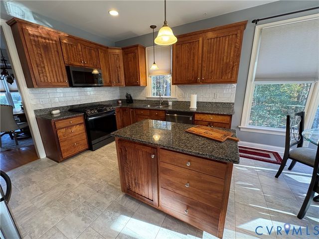 11121 Royal Ln, Providence Forge, VA 23140