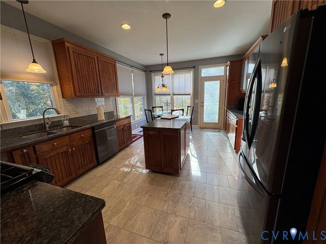 11121 Royal Ln, Providence Forge, VA 23140