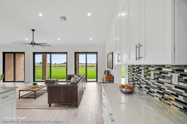 733 Sunset Pointe Drive, Lake Placid, FL 33852