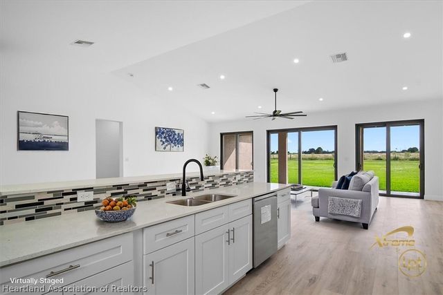 733 Sunset Pointe Drive, Lake Placid, FL 33852