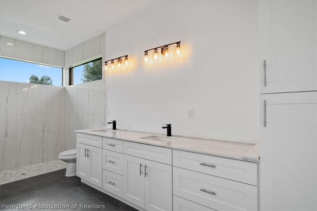 733 Sunset Pointe Drive, Lake Placid, FL 33852