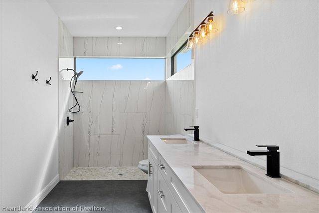 733 Sunset Pointe Drive, Lake Placid, FL 33852