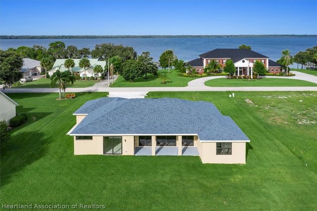 733 Sunset Pointe Drive, Lake Placid, FL 33852
