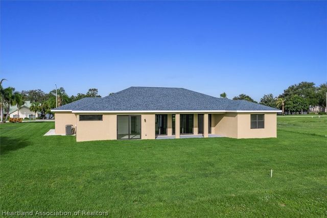 733 Sunset Pointe Drive, Lake Placid, FL 33852