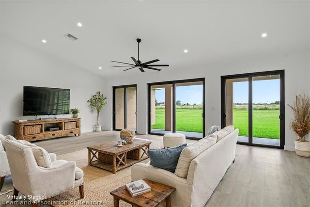 733 Sunset Pointe Drive, Lake Placid, FL 33852