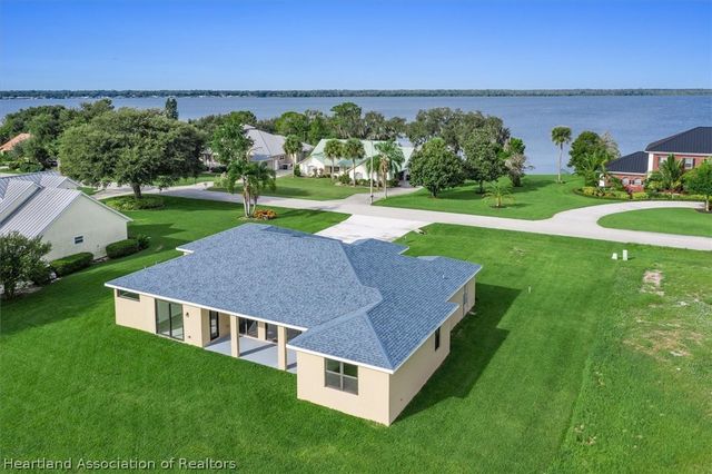 733 Sunset Pointe Drive, Lake Placid, FL 33852