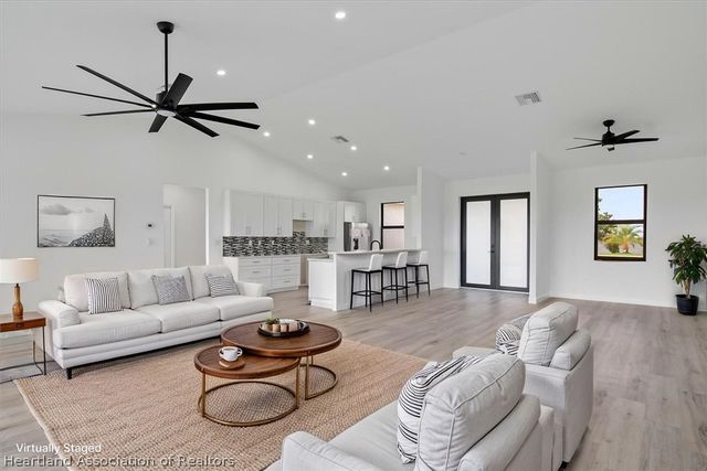 733 Sunset Pointe Drive, Lake Placid, FL 33852