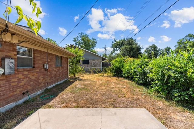 2205 Lanier DR A, Austin, TX 78757