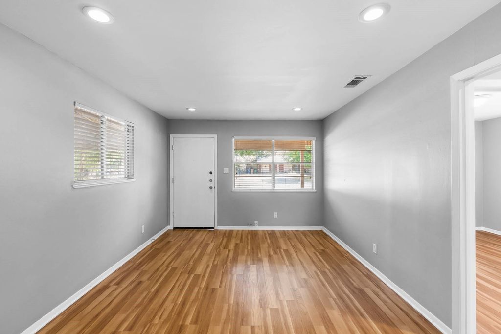 2205 Lanier DR A, Austin, TX 78757