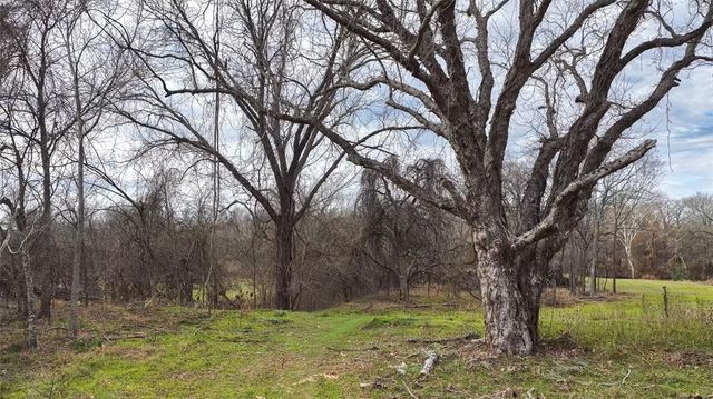 256 Greasy Bend RD, Smithville, TX 78957