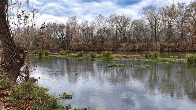 256 Greasy Bend RD, Smithville, TX 78957