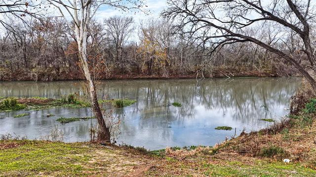 256 Greasy Bend RD, Smithville, TX 78957