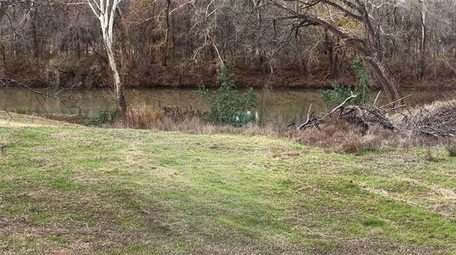 256 Greasy Bend RD, Smithville, TX 78957