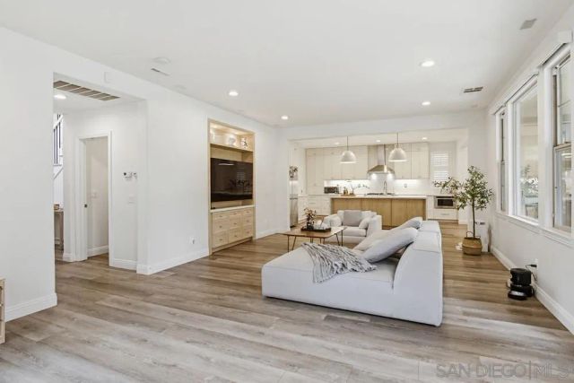 15702 New Park Ter, San Diego, CA 92127