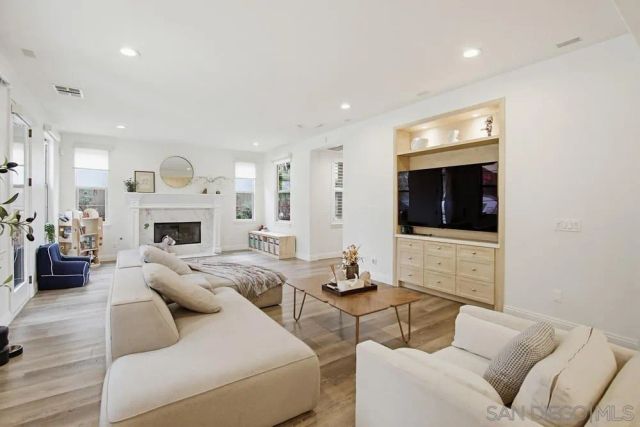 15702 New Park Ter, San Diego, CA 92127