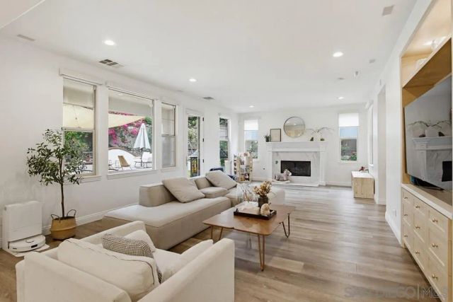 15702 New Park Ter, San Diego, CA 92127