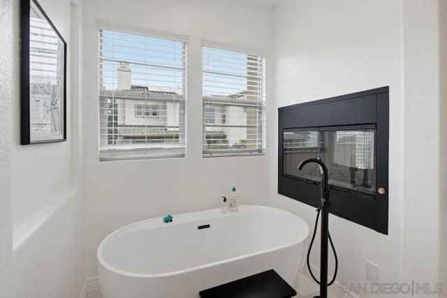 15702 New Park Ter, San Diego, CA 92127