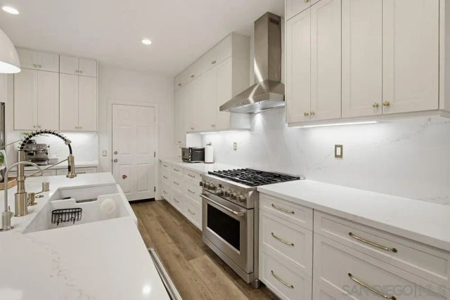 15702 New Park Ter, San Diego, CA 92127