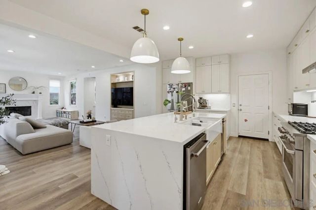 15702 New Park Ter, San Diego, CA 92127