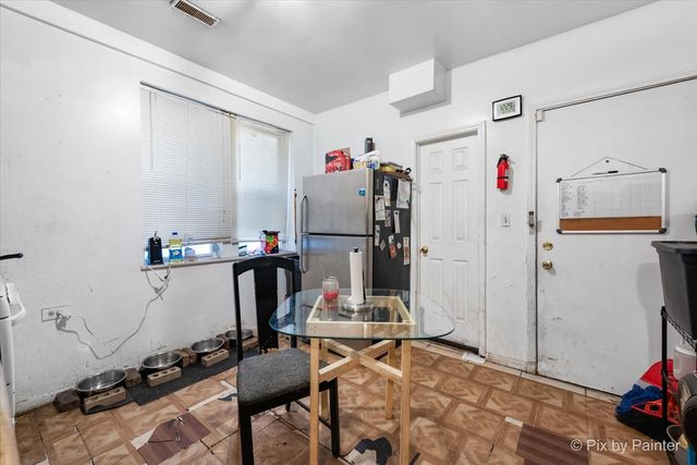 7030 S Artesian Avenue, Chicago, IL 60629