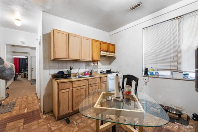 7030 S Artesian Avenue, Chicago, IL 60629