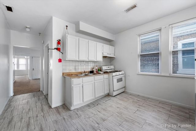 7030 S Artesian Avenue, Chicago, IL 60629