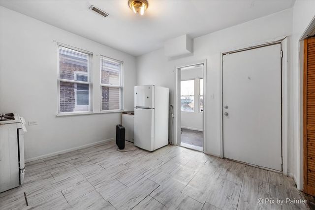 7030 S Artesian Avenue, Chicago, IL 60629