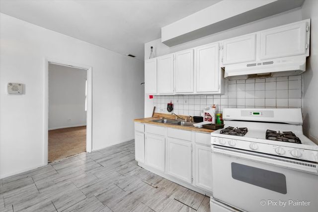 7030 S Artesian Avenue, Chicago, IL 60629