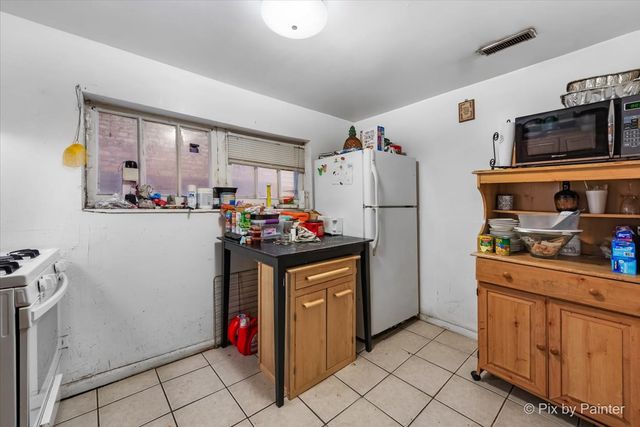 7030 S Artesian Avenue, Chicago, IL 60629