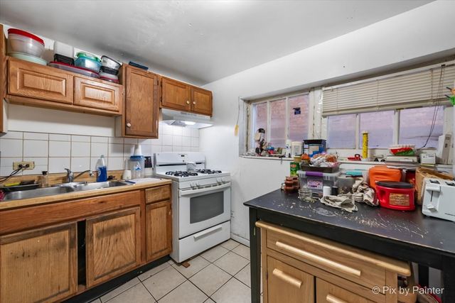 7030 S Artesian Avenue, Chicago, IL 60629