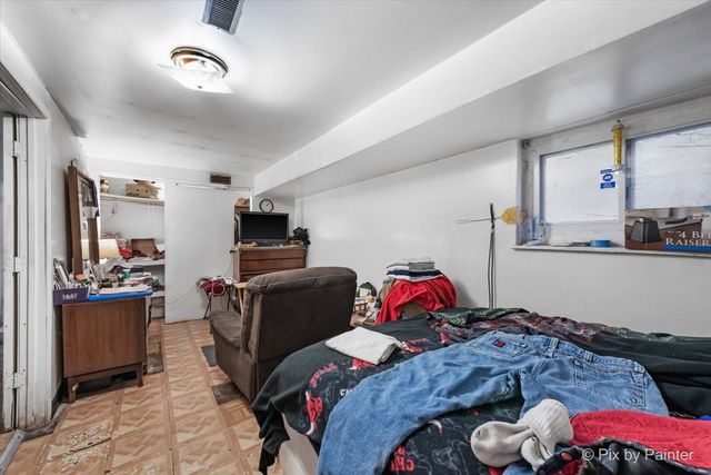 7030 S Artesian Avenue, Chicago, IL 60629