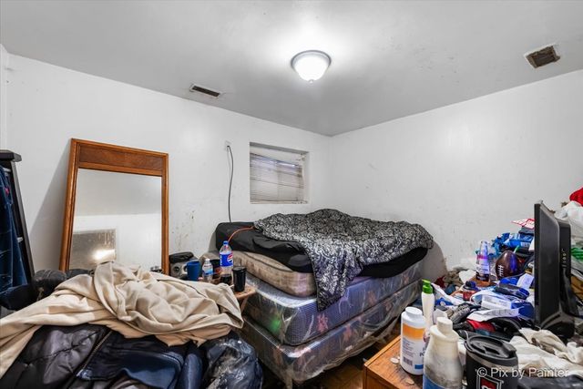 7030 S Artesian Avenue, Chicago, IL 60629