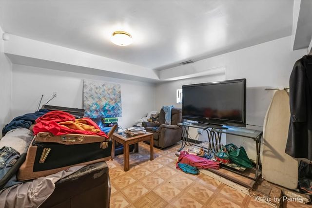 7030 S Artesian Avenue, Chicago, IL 60629