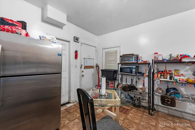 7030 S Artesian Avenue, Chicago, IL 60629