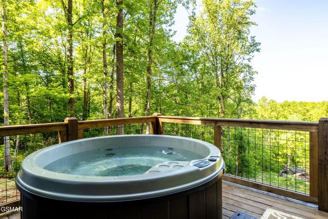 2511 Cove Mountain Lane, Sevierville, TN 37862