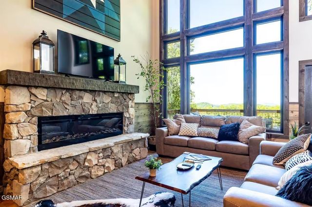 2511 Cove Mountain Lane, Sevierville, TN 37862