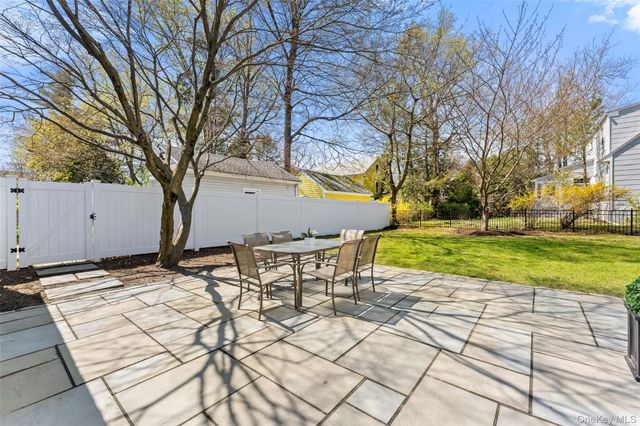 44 Sprague Road, Scarsdale, NY 10583