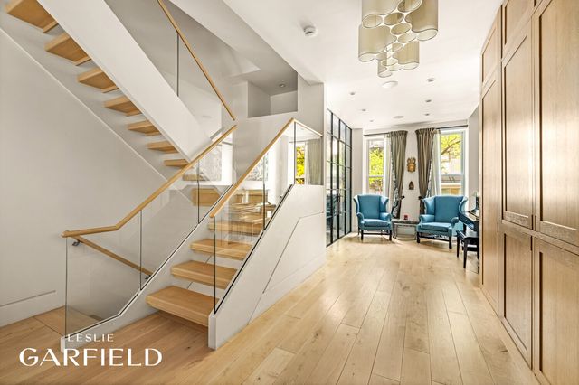 338 E 69TH Street, New York City, NY 10021