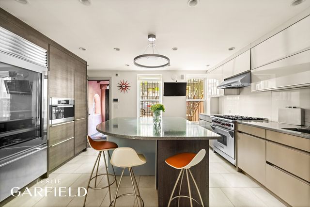 338 E 69TH Street, New York City, NY 10021
